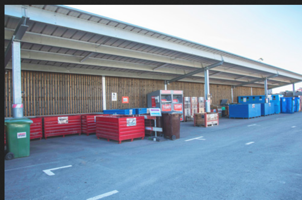 Üse Ghüder: Ein Blick hinter die Mulden: Führung durch das Entsorgungscenter Brülle 25W-702 Üse Ghüder: Ein Blick hinter die Mulden: Führung durch das Entsorgungscenter Brülle 25W-702