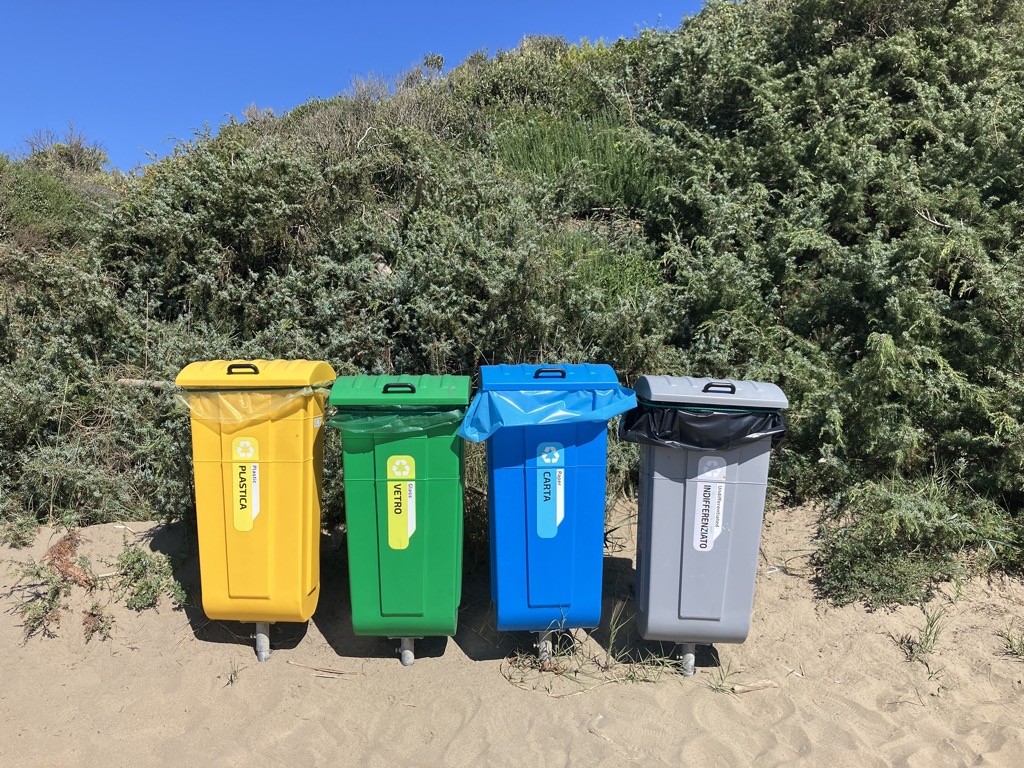 Üse Ghüder: Abfall - aus den Augen aus dem Sinn? Vortrag zur Abfallbewirtschaftung am Beispiel des Entsorgungscenters Brülle 25W-703 Üse Ghüder: Abfall - aus den Augen aus dem Sinn? Vortrag zur Abfallbewirtschaftung am Beispiel des Entsorgungscenters Brülle 25W-703